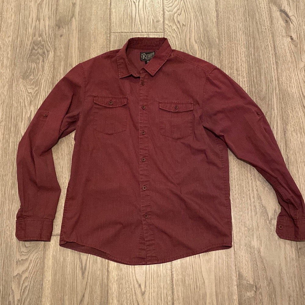 Men’s retrofit maroon button down medium dress shirt  two front pockets